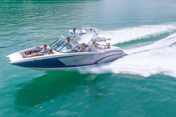 Powerboat range 150 until 640 HP